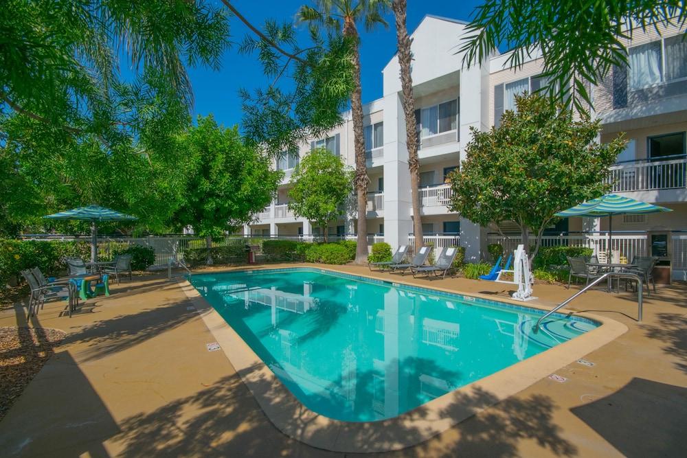 Quality Anaheim Fullerton Inn 3*